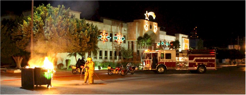 Incendio de contenedor de basura en Palacio Municipal - Foto 4