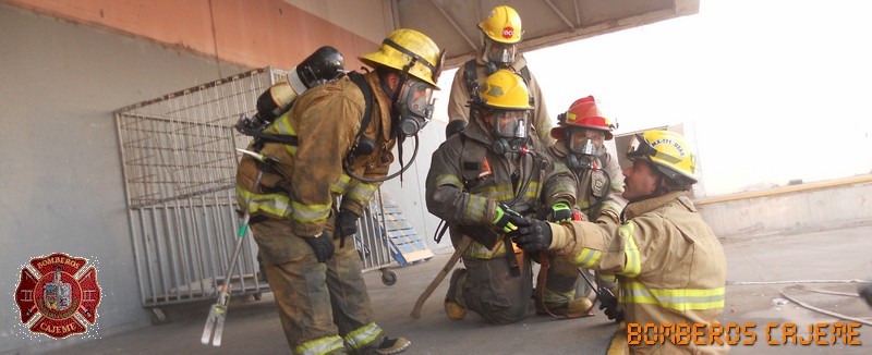 Incendio en Plaza Ley - Jalisco Foto 2