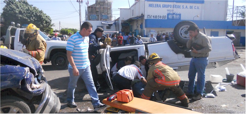 Accidente vial en la 5 de Febrero y Manuel Robles Tobar - foto 4