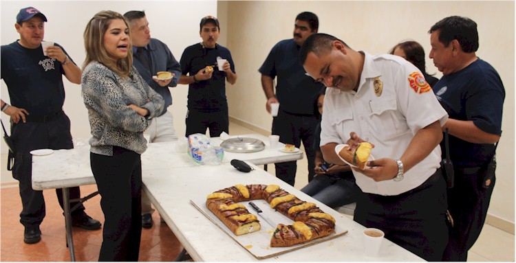 El Comandante Villagrana y su porción de la Rosca de Reyes