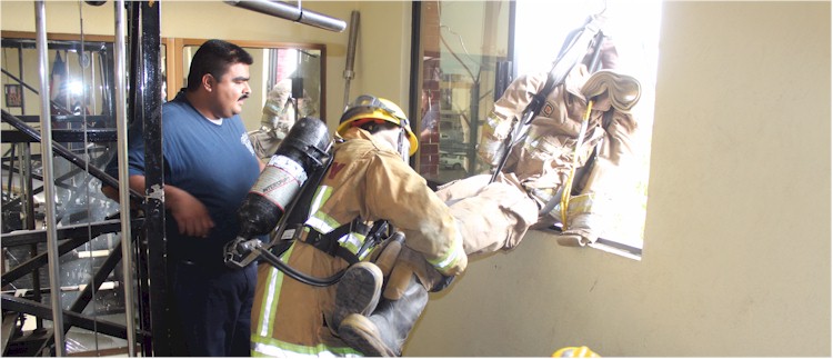 Curso RIT y Mayday: evacuacin del bombero cado por una ventana