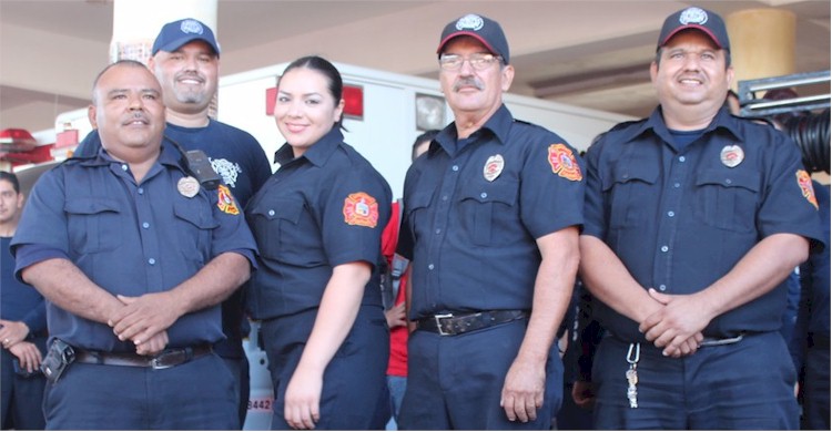 Desfile 20 de Noviembre: personal que trabaj en la unidad E6 con uniforme de combate, de materiales peligrosos y abejeros