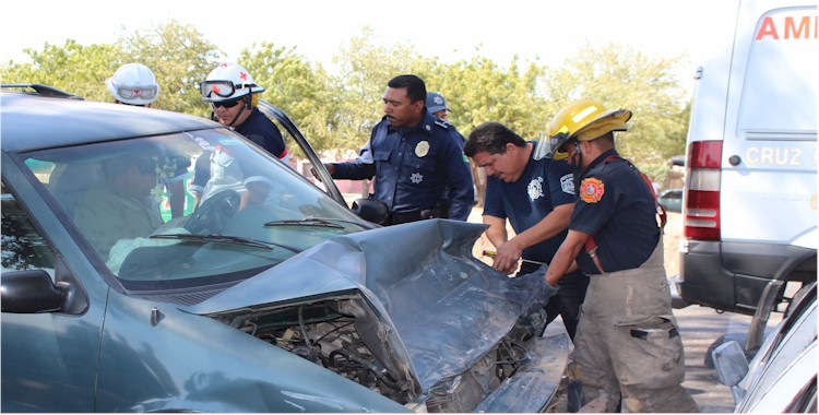 Triple colisin en la Calzada Villanueva - Foto 1