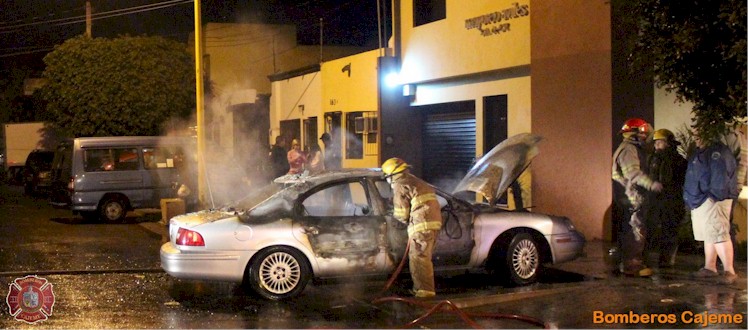 Incendio de vehculo Durangon y Guerrero Foto 1