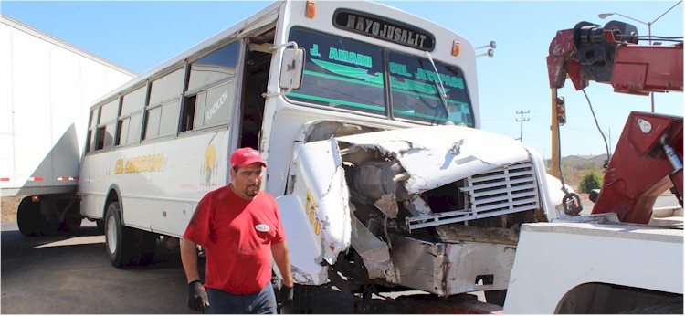 Colisin Trailer y Autobus - Foto 6