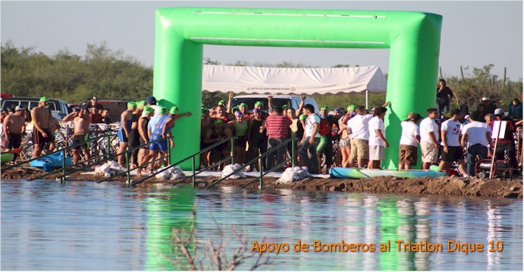 Triatln Dique 10: Panormica del lugar de la largada de nadadores