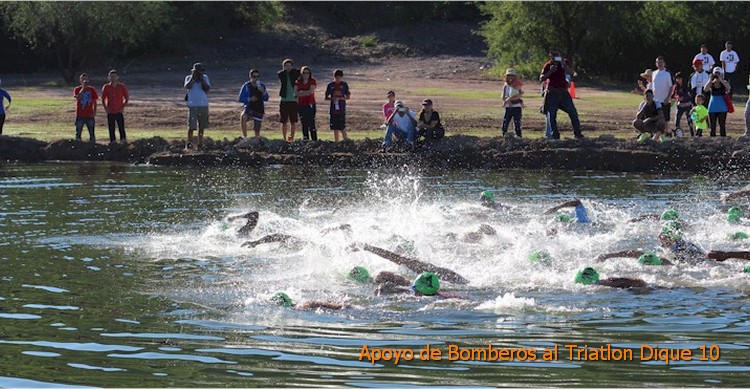 Triatln Dique 10: inicio de competencia, largada de nadadores