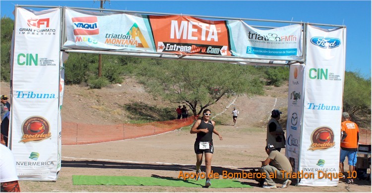 Triatln Dique 10: corredora cruza la meta