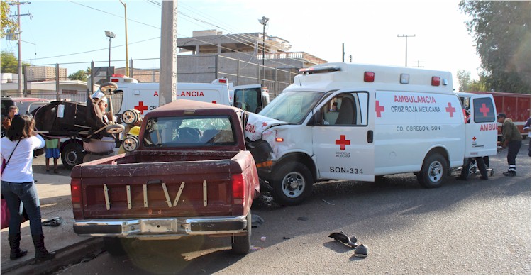 Colisin ambulancia Cruz Roja - Foto 2
