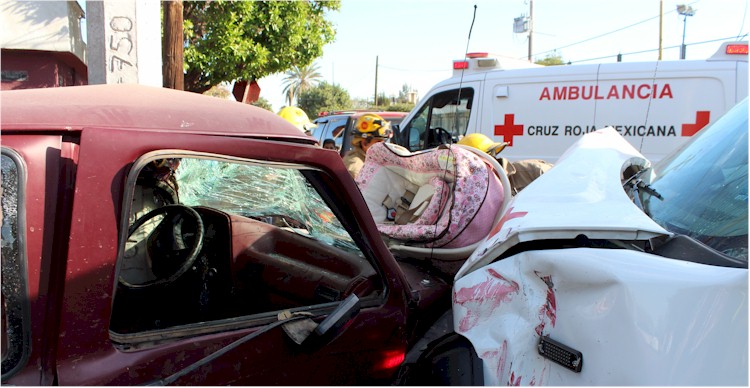 Colisin ambulancia Cruz Roja - Foto 3