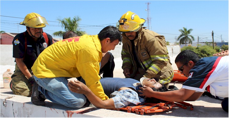 Se desploma antena - Foto 4