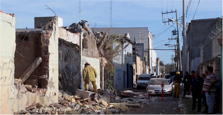 Se desploma barda callejn Argentina - Foto 3