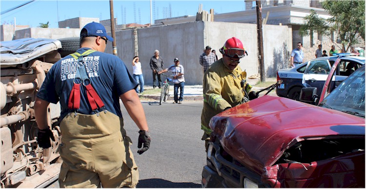 Colisin Eje Vial Coahuila y Cajeme - Foto 5