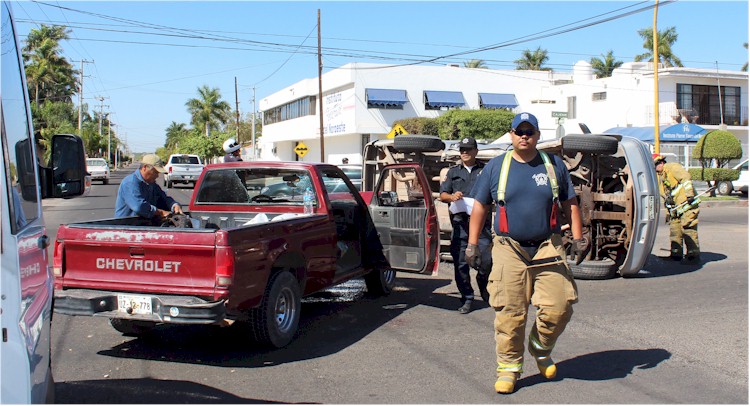 Colisin Eje Vial Coahuila y Cajeme - Foto 4