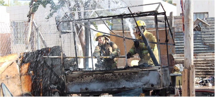 Incendio de carreta abandonada Foto 2