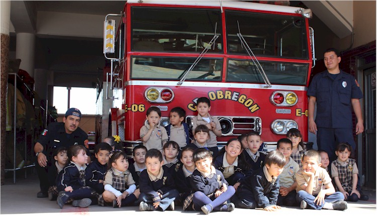 Nias y nios del Instituto Liceo visitan a Bomberos - Foto 1