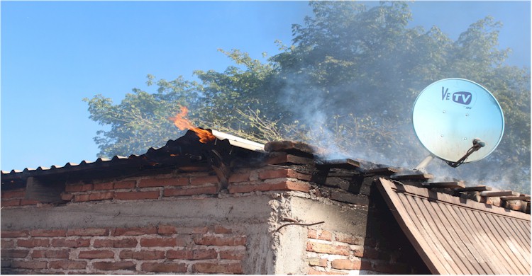 Incendio vivienda La Ladrillera al sur-oriente de la ciudad - Foto 1