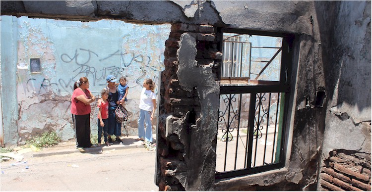 Incendio de casa abndonada Callejn Nicaragua - Foto 6