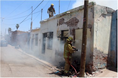 Incendio de casa abndonada Callejn Nicaragua - Foto 3