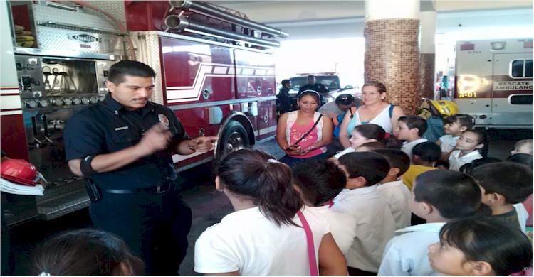 Nias y nios de Esperanza y Colonia Leandro Valle visitan a Bomberos - Foto 4