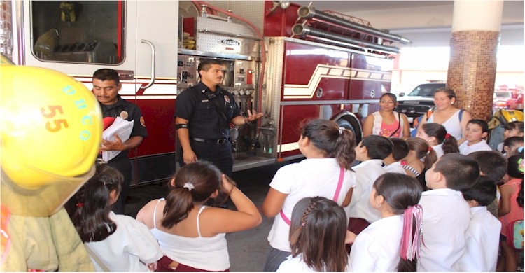 Nias y nios de Esperanza y Colonia Leandro Valle visitan a Bomberos - Foto 2