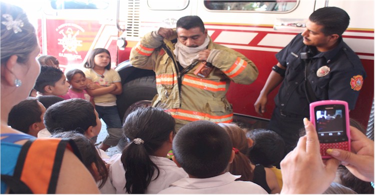 Nias y nios de Esperanza y Colonia Leandro Valle visitan a Bomberos - Foto 1