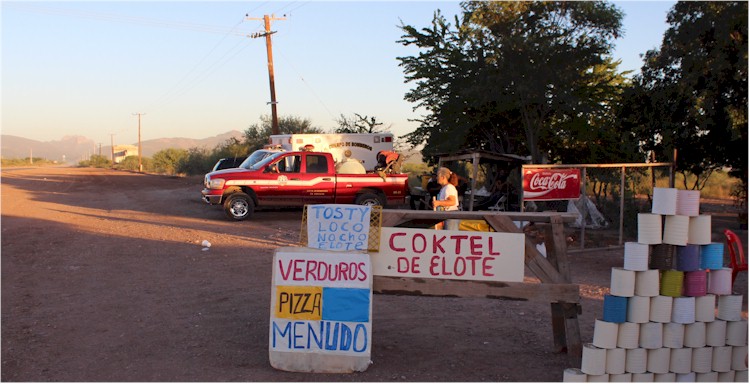 Unidades AR1 y A1 estacionadas frente al Panten Nuevo