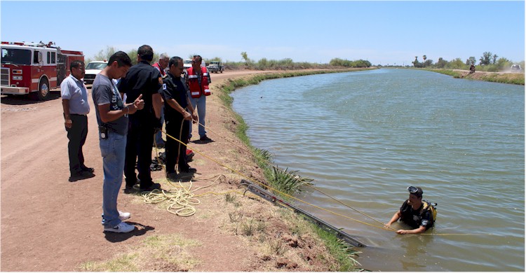 Cae vehculo al canal bajo - foto 3