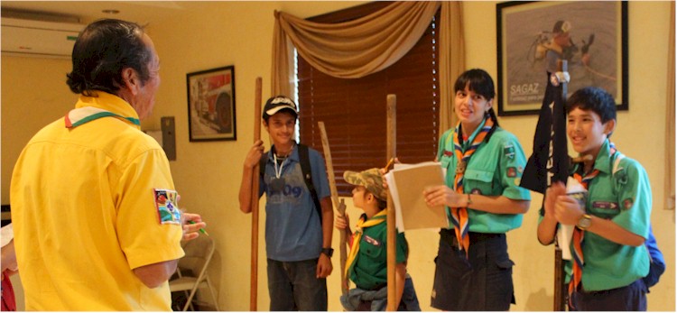 Scouts visitan a Bomberos - Foto 4