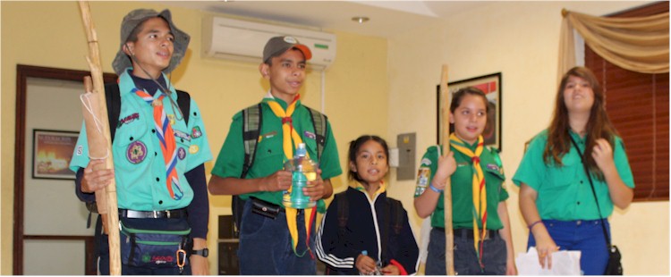 Scouts visitan a Bomberos - Foto 3