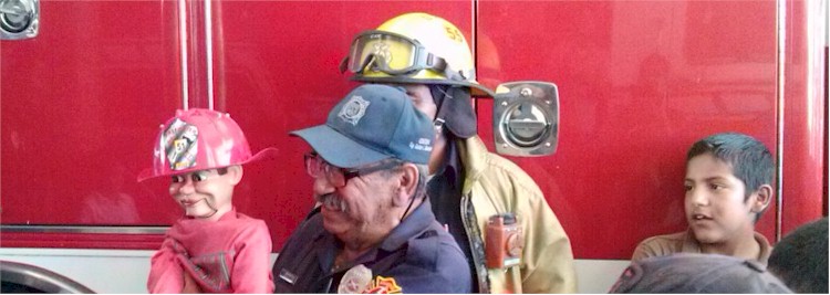 Nias y nios de Tesopobampo visitan a bomberos