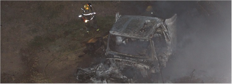 Cae y se incendia tractocamin en el Puente del Ro Yaqui - Foto 2