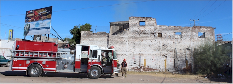 Incendio de basura en centrico edificio abandonado - Foto 1